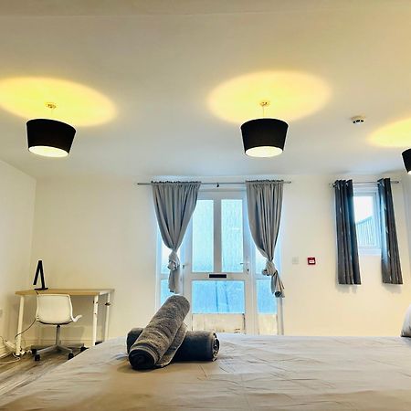 Spacious And Affordable City Center Two Beds Flat สวอนซี ภายนอก รูปภาพ