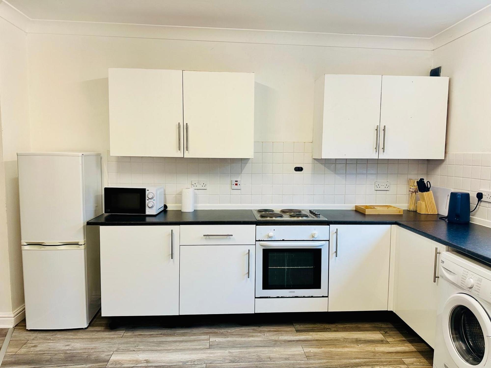 Spacious And Affordable City Center Two Beds Flat สวอนซี ภายนอก รูปภาพ