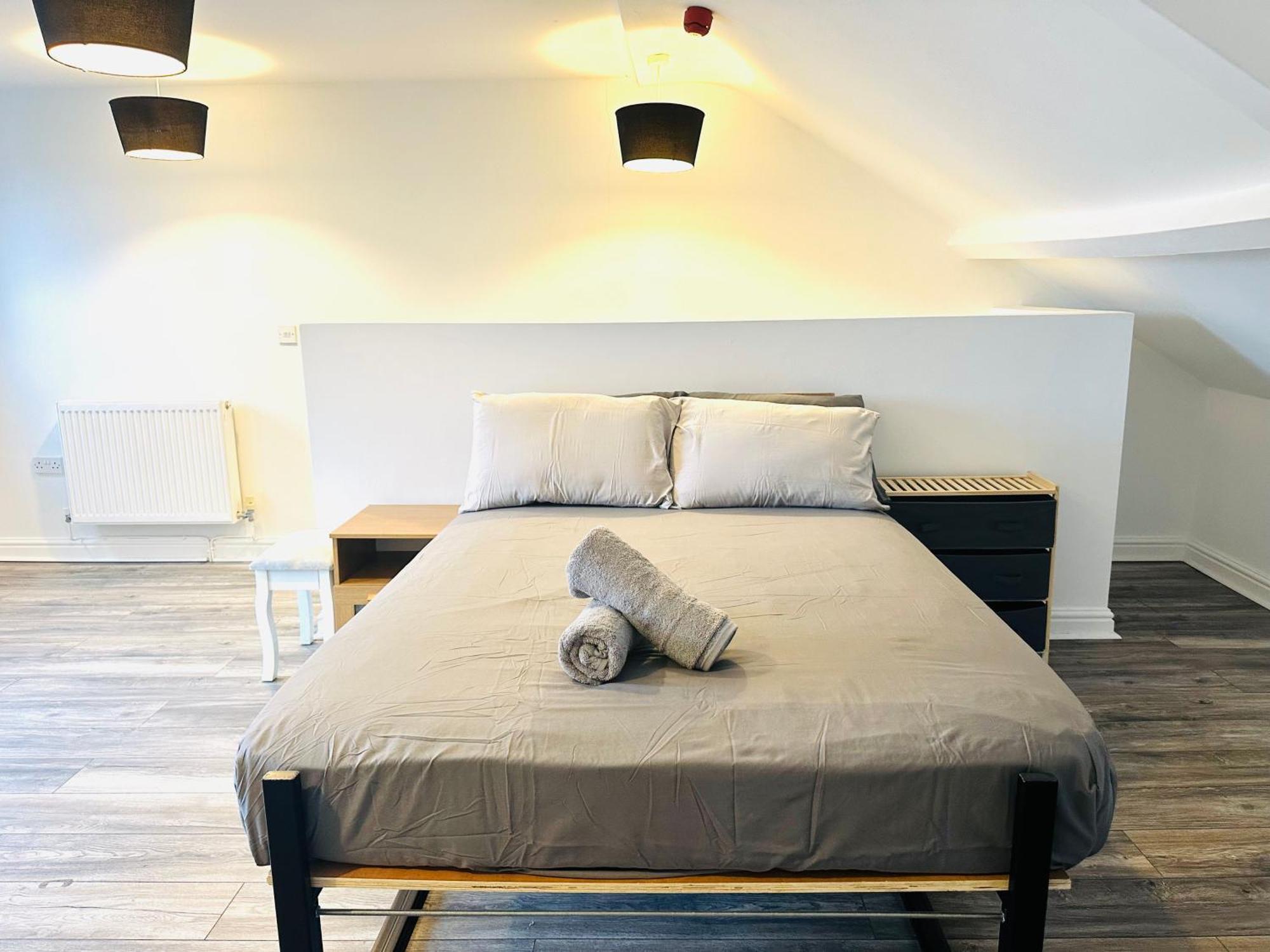 Spacious And Affordable City Center Two Beds Flat สวอนซี ภายนอก รูปภาพ